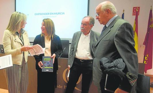 Olga García, Alicia Rubio, Juan Antonio Campillo y Carlos Egea, ayer en la Universidad de Murcia.