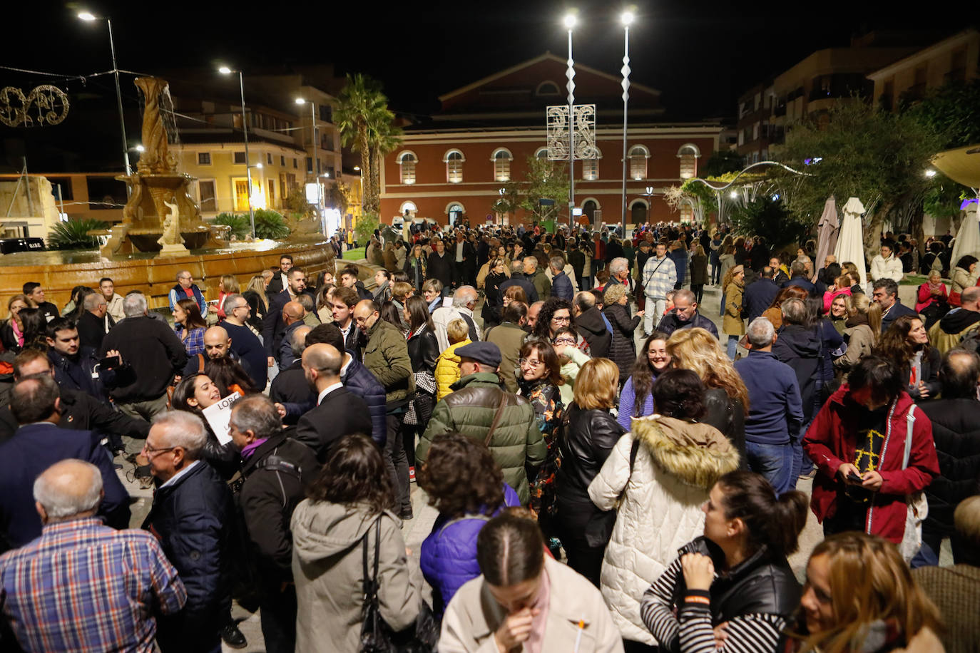 Fotos: Más de mil personas se concentran en Lorca en defensa de la sanidad pública