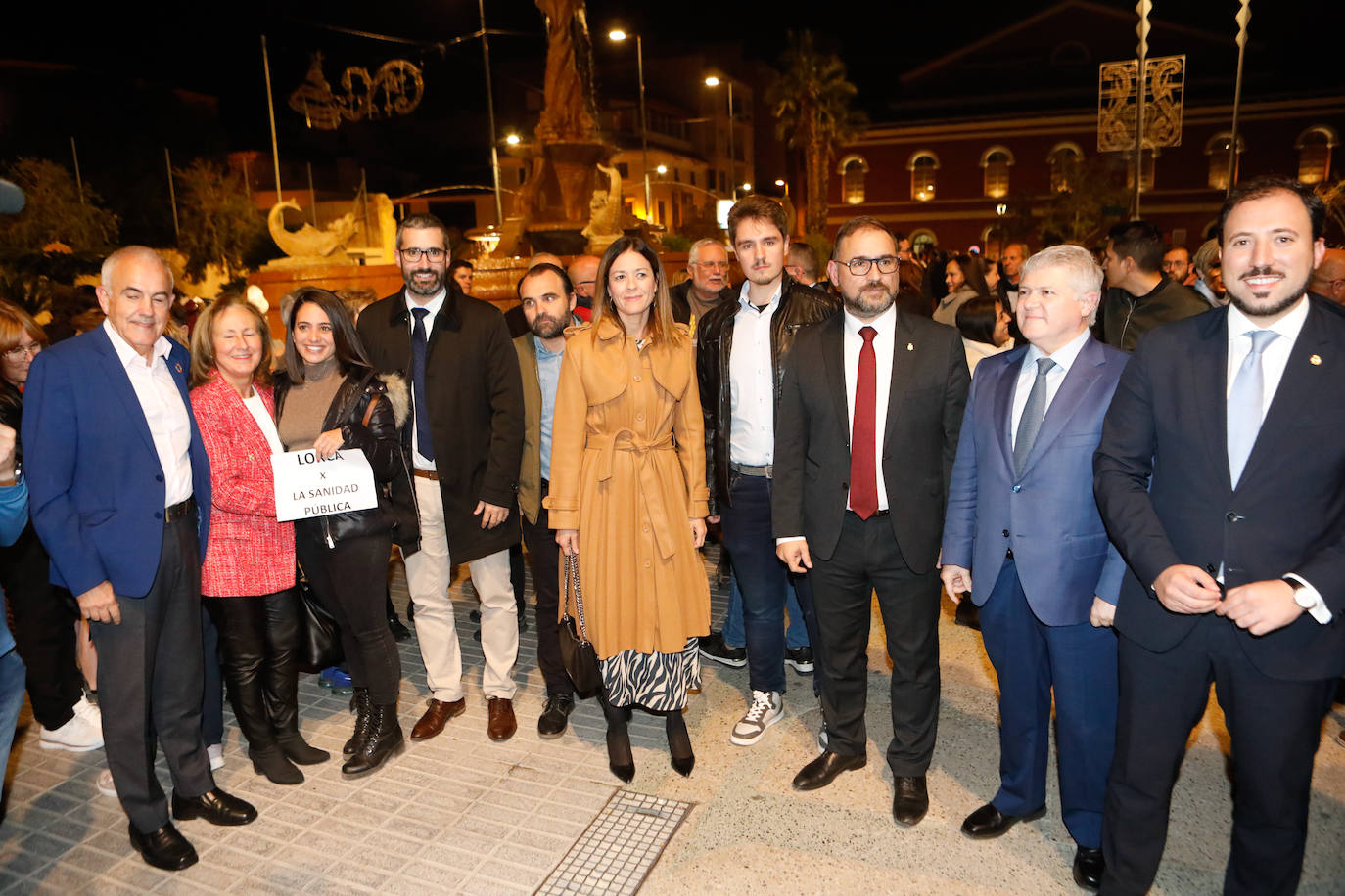 Fotos: Más de mil personas se concentran en Lorca en defensa de la sanidad pública