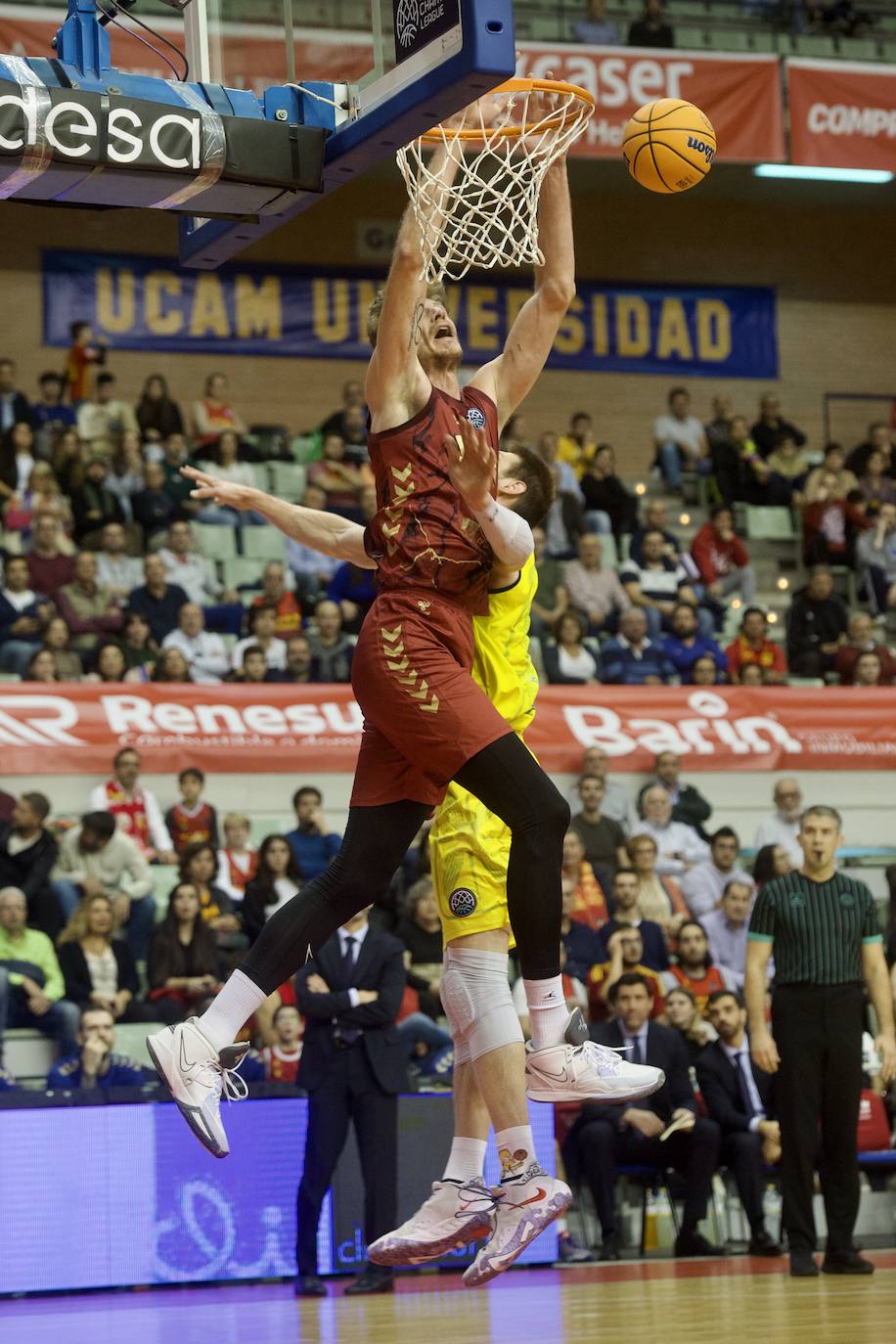 Fotos: El UCAM vence al Falco (81-74)