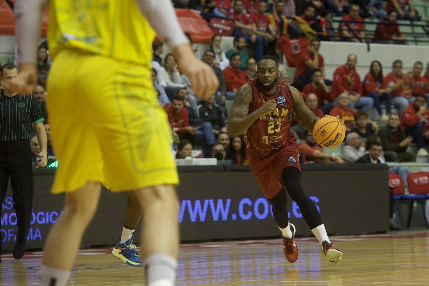 Fotos: El UCAM vence al Falco (81-74)