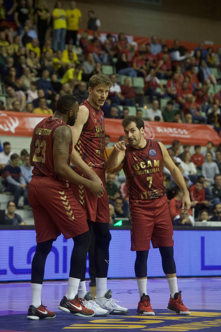 Fotos: El UCAM vence al Falco (81-74)