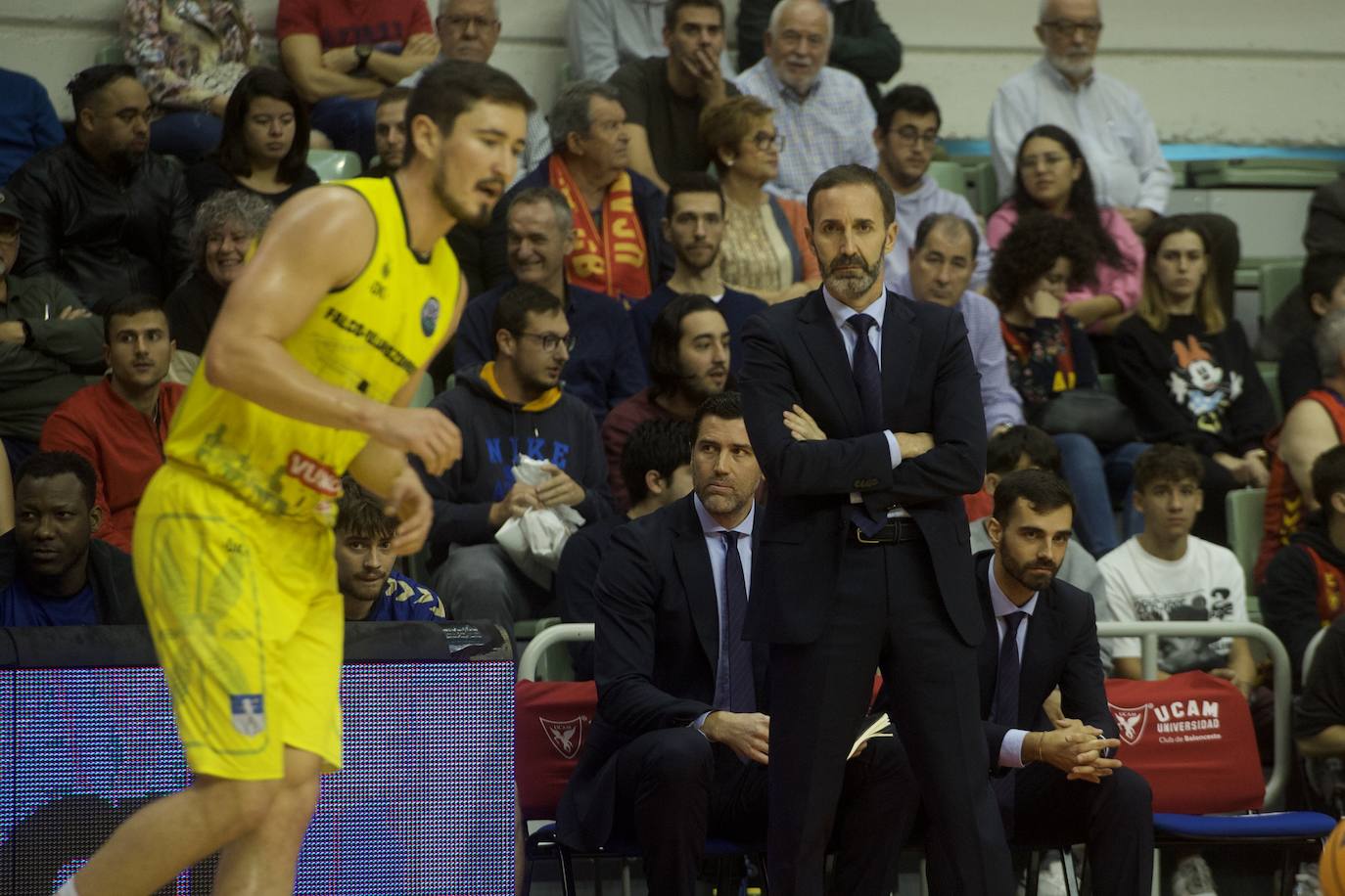 Fotos: El UCAM vence al Falco (81-74)