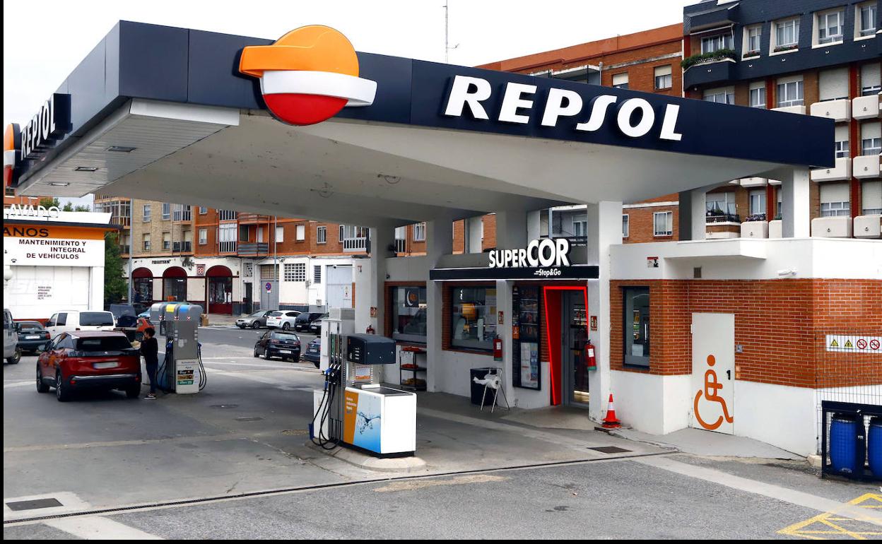 Los combustibles siguen en descenso pero sin arrastrar toda la caída del petróleo