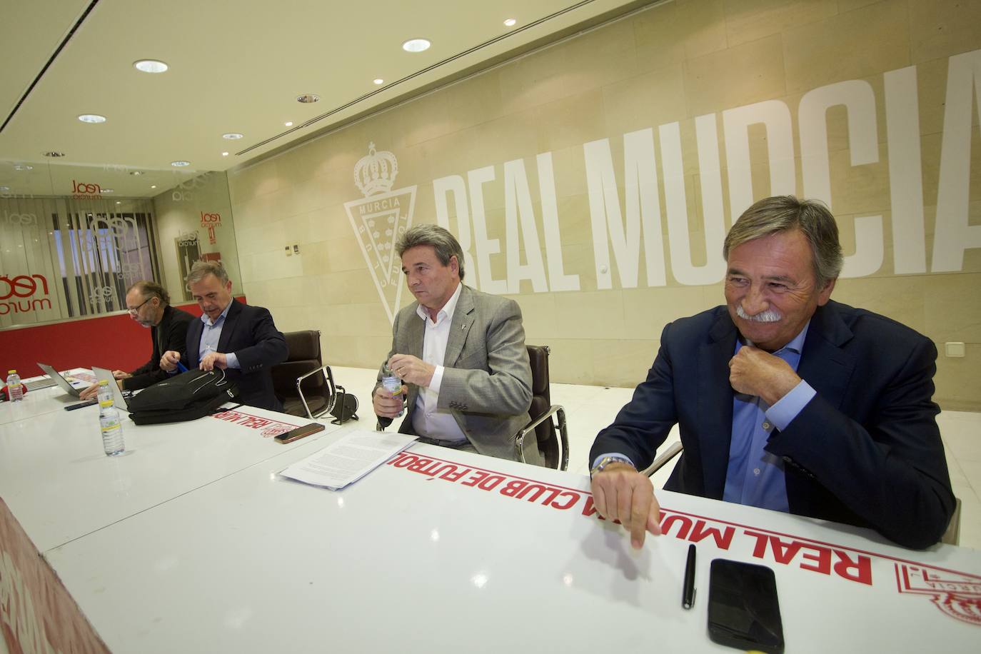 Fotos: Junta de accionistas del Real Murcia en imágenes