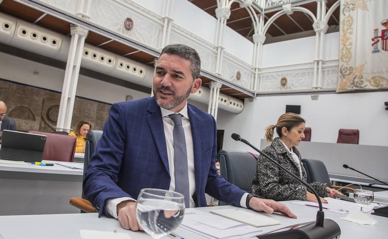Antonio Luengo, este miércoles, durante su comparecencia en la Asamblea Regional.