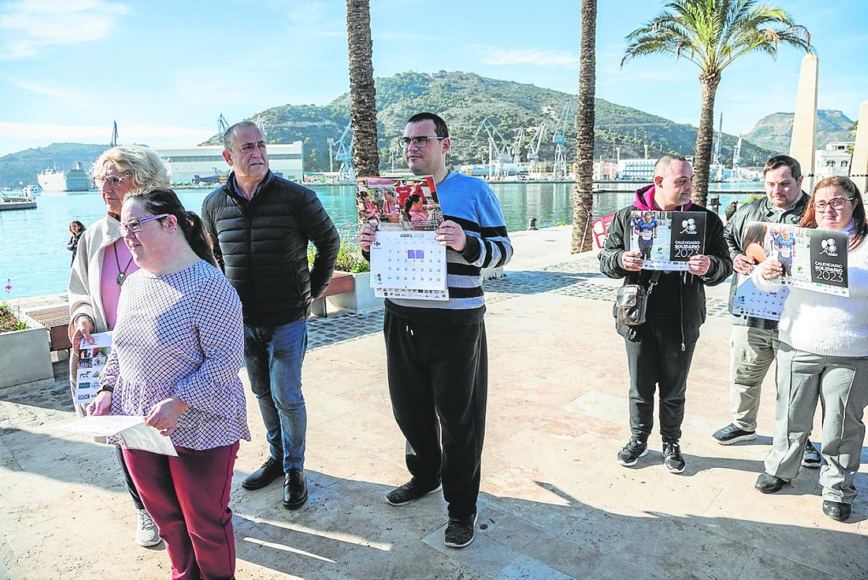 Presentación del calendario solidario de Asido.