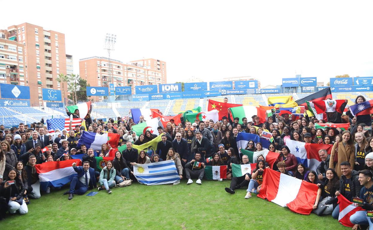 Acto de bienvenida de los alumnos internacionales de la UCAM en el Estadio BeSoccer La Condomina, este viernes.
