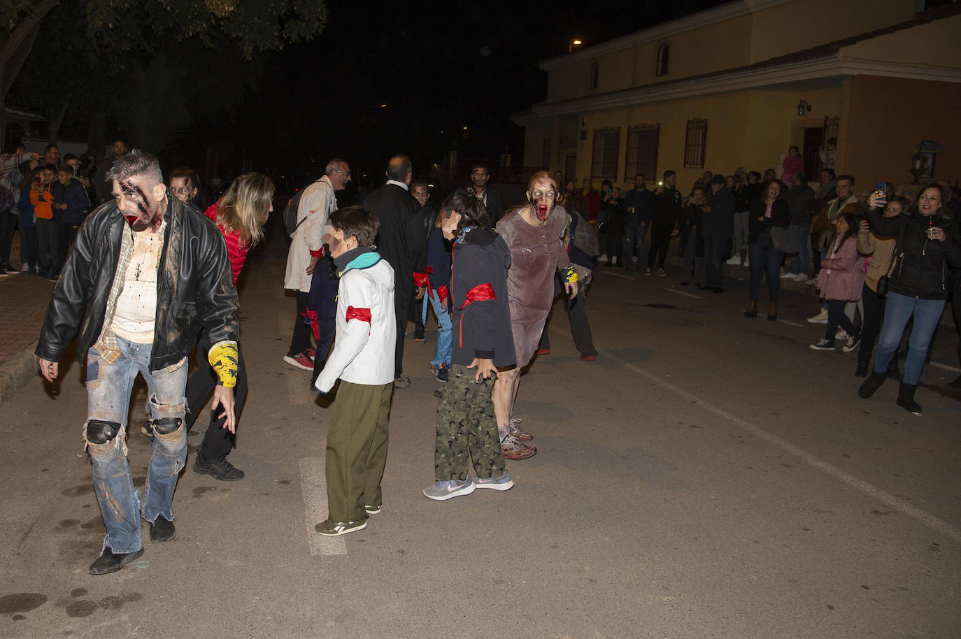 Fotos: La Aljorra sufre una invasión zombie