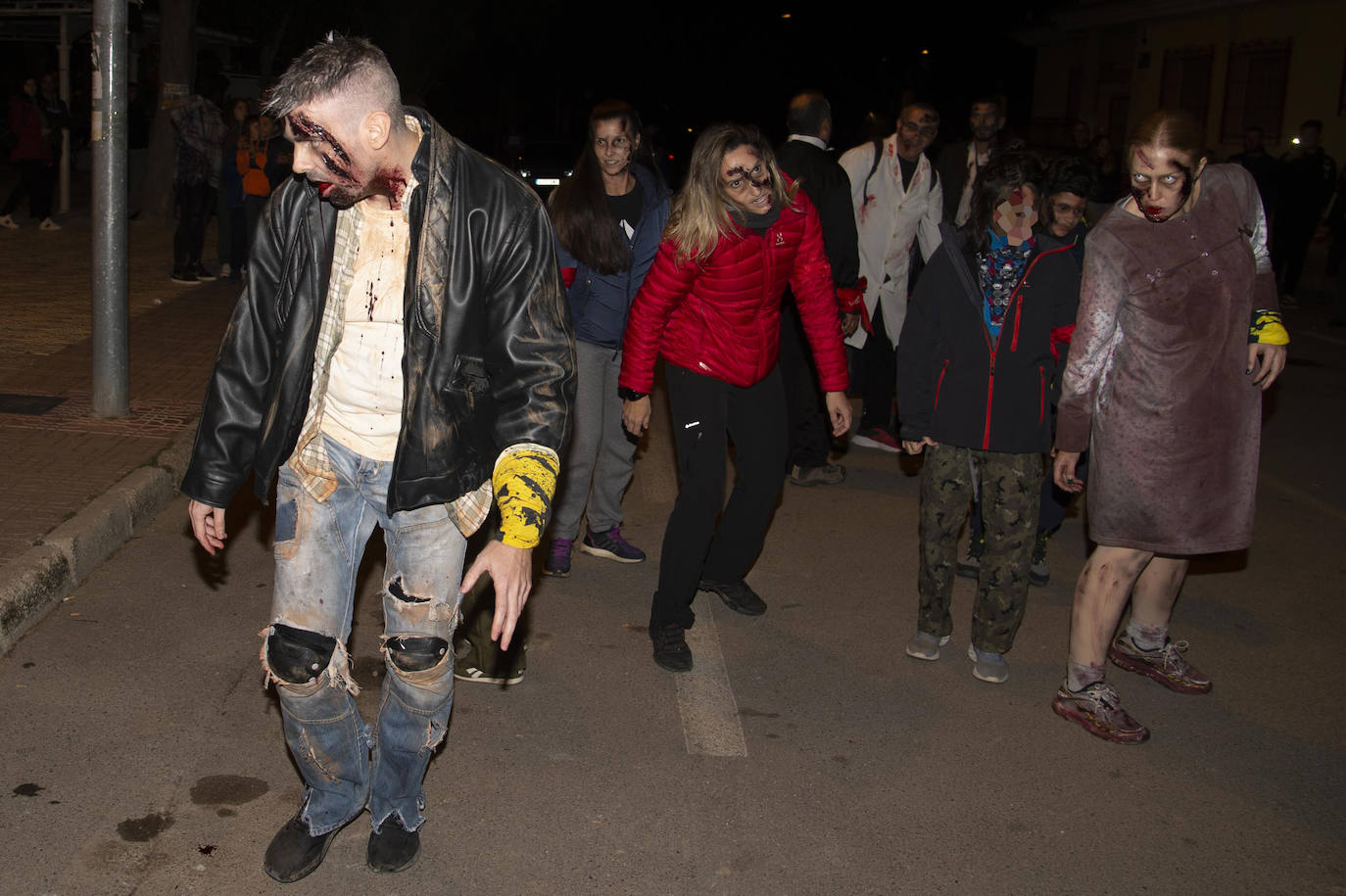 Fotos: La Aljorra sufre una invasión zombie