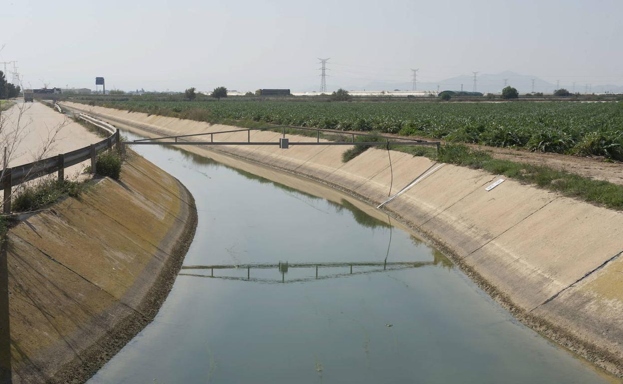 El canal del Trasvase, entre El Albujón y Torre Pacheco. 