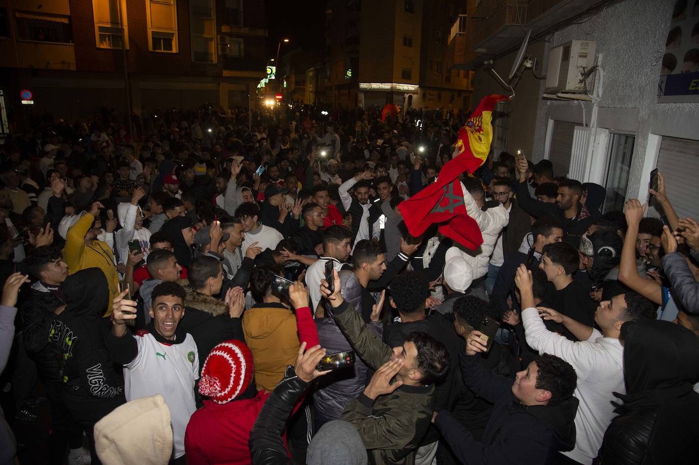 Fotos: Celebración de la colonia marroquí de la Región de Murcia tras vencer a España en el Mundial, en imágenes