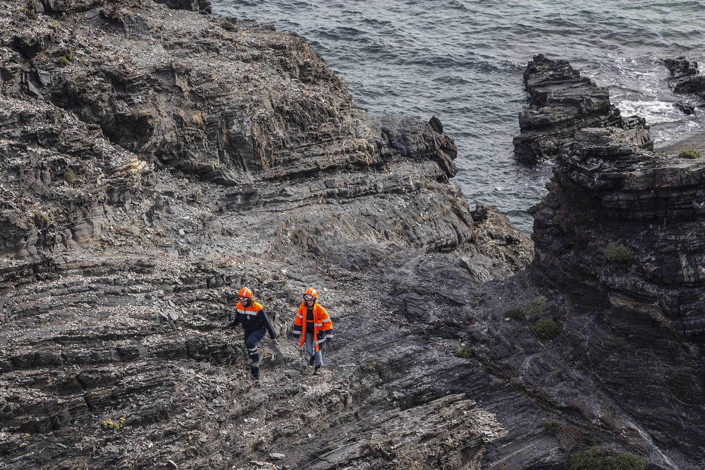 Fotos: Buscan a las posibles víctimas de una patera naufragada entre Cabo de Palos y Cabo Negrete