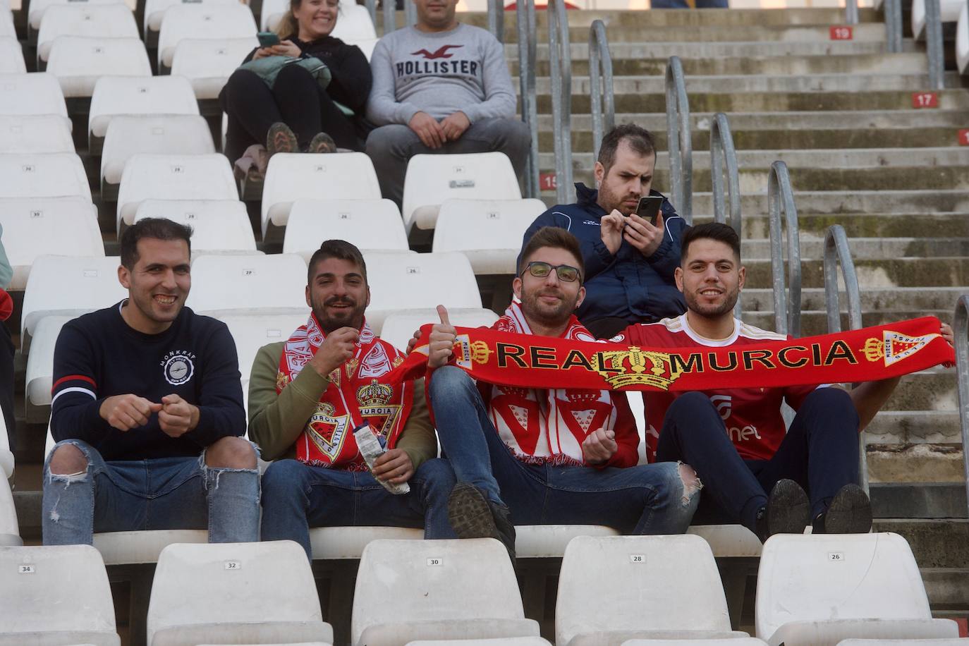 Fotos: Búscate en las gradas del Enrique Roca en la victoria frente al Sabadell