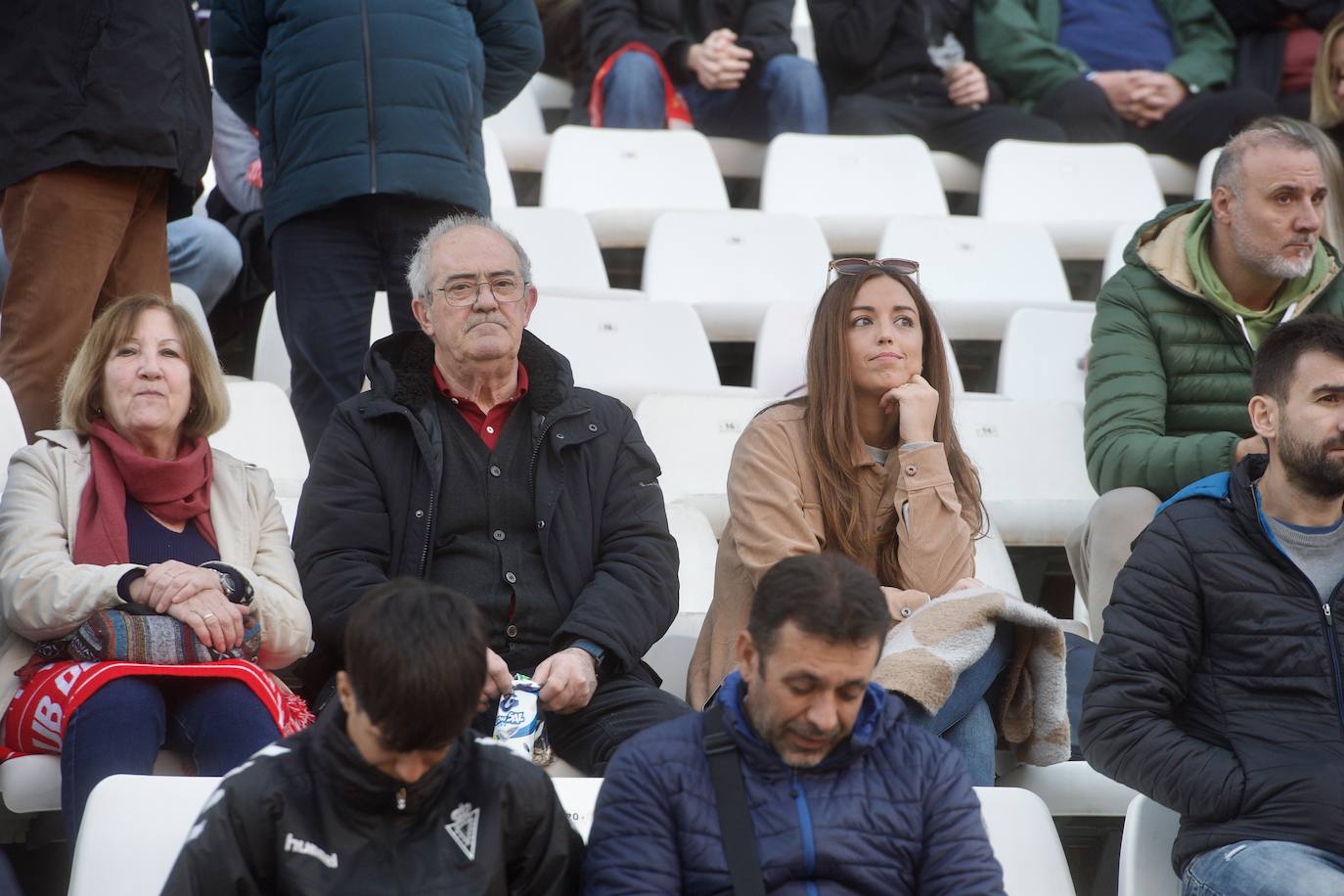 Fotos: Búscate en las gradas del Enrique Roca en la victoria frente al Sabadell