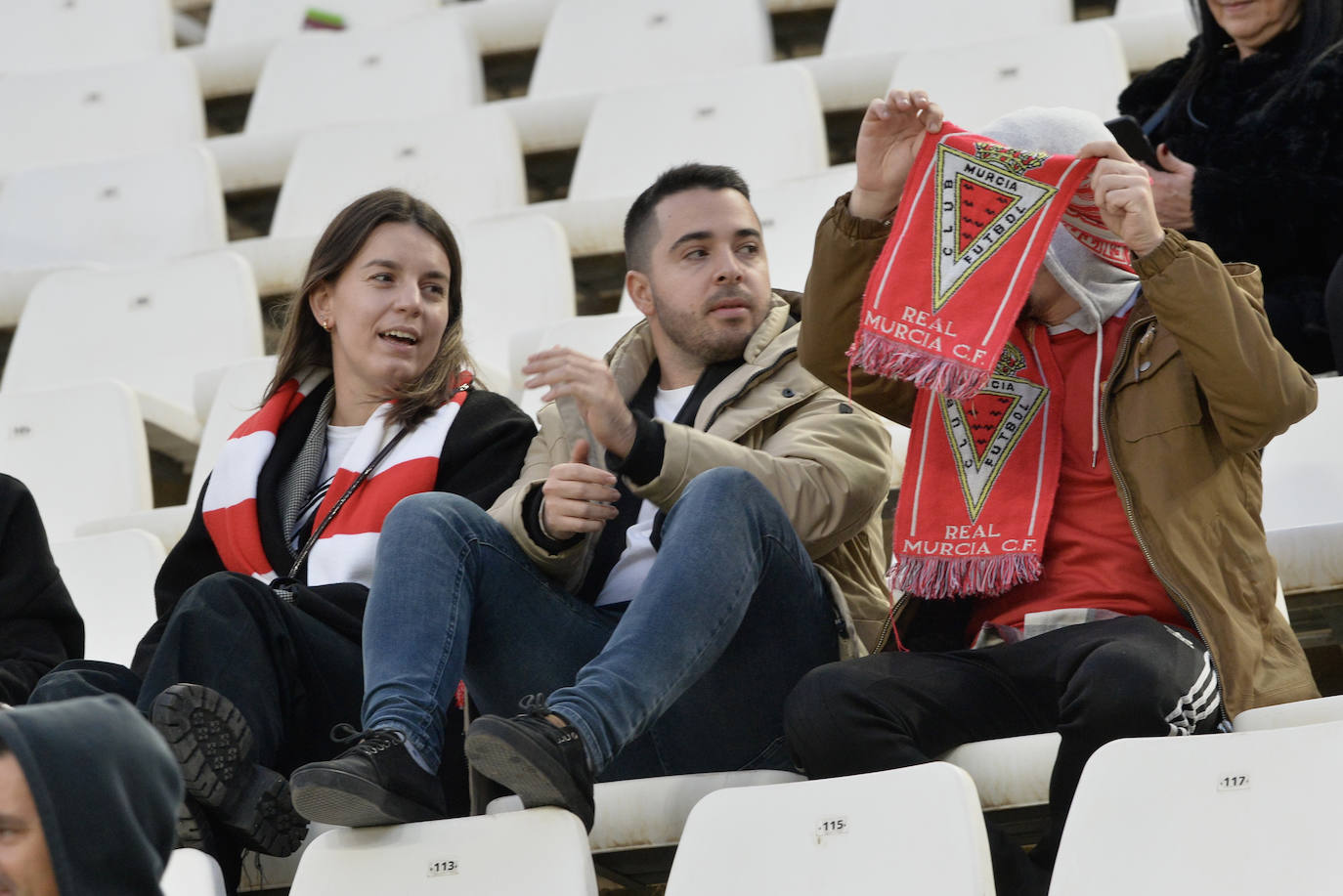 Fotos: Búscate en las gradas del Enrique Roca en la victoria frente al Sabadell