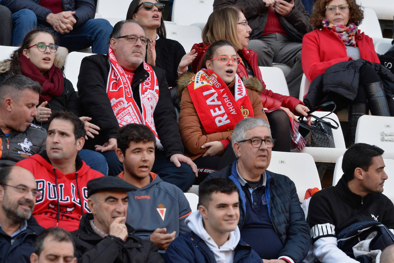 Fotos: Búscate en las gradas del Enrique Roca en la victoria frente al Sabadell