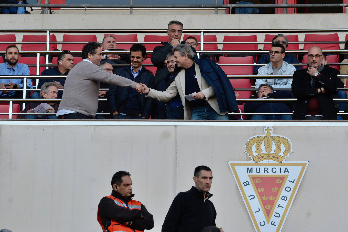 Fotos: Búscate en las gradas del Enrique Roca en la victoria frente al Sabadell