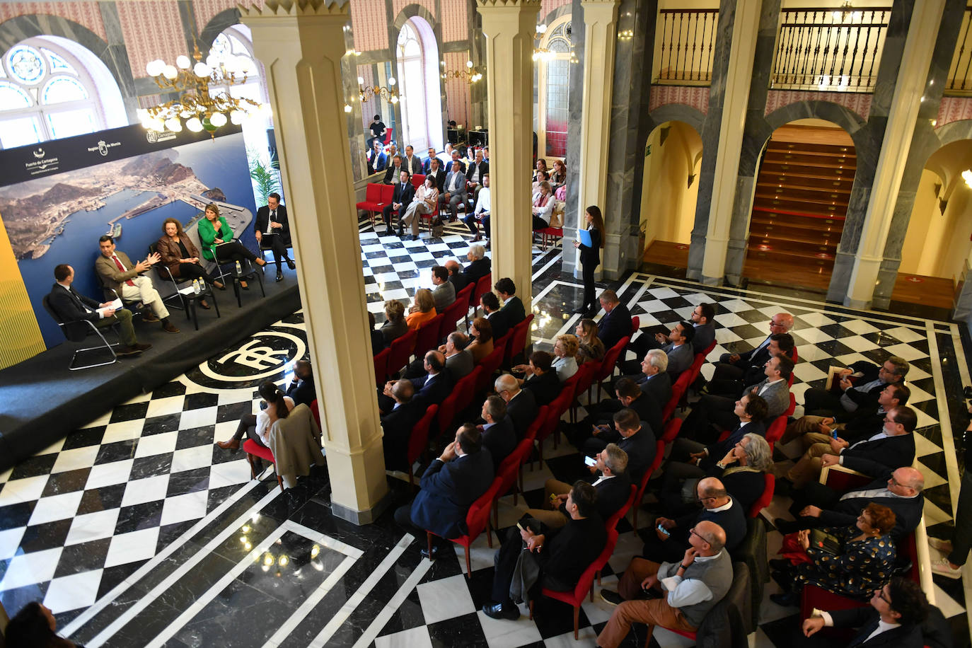 Fotos: El encuentro sectorial con empresarios para presentar el proyecto de la terminal Barlomar, en imágenes