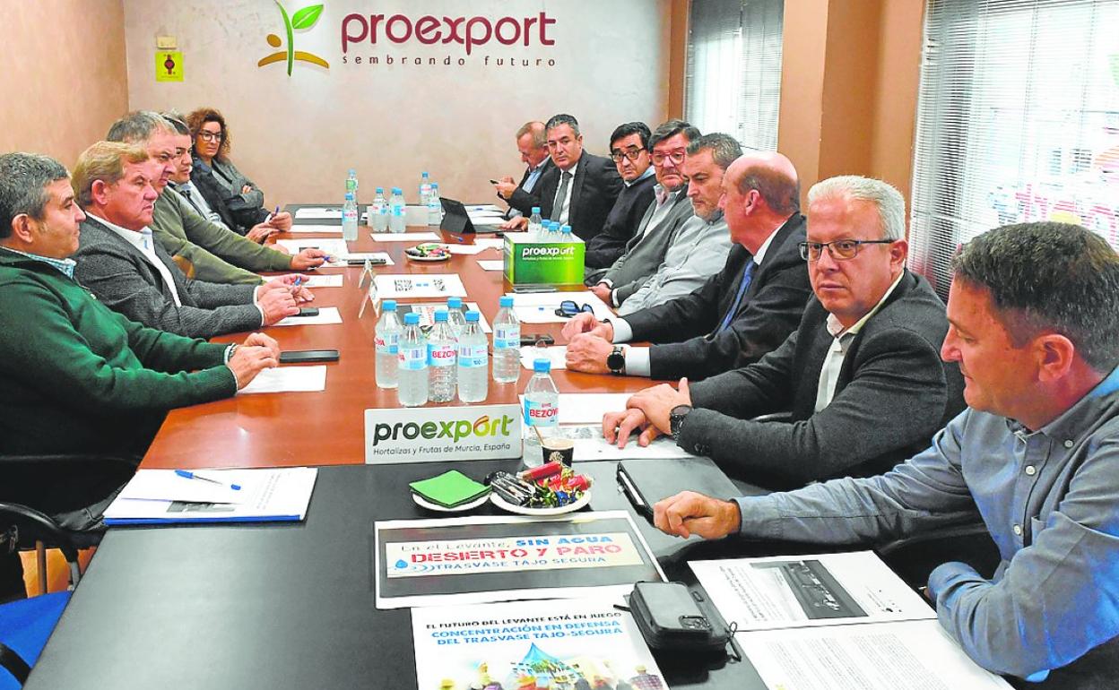 Asistentes a la reunión de la comisión de Proexport, ayer. 