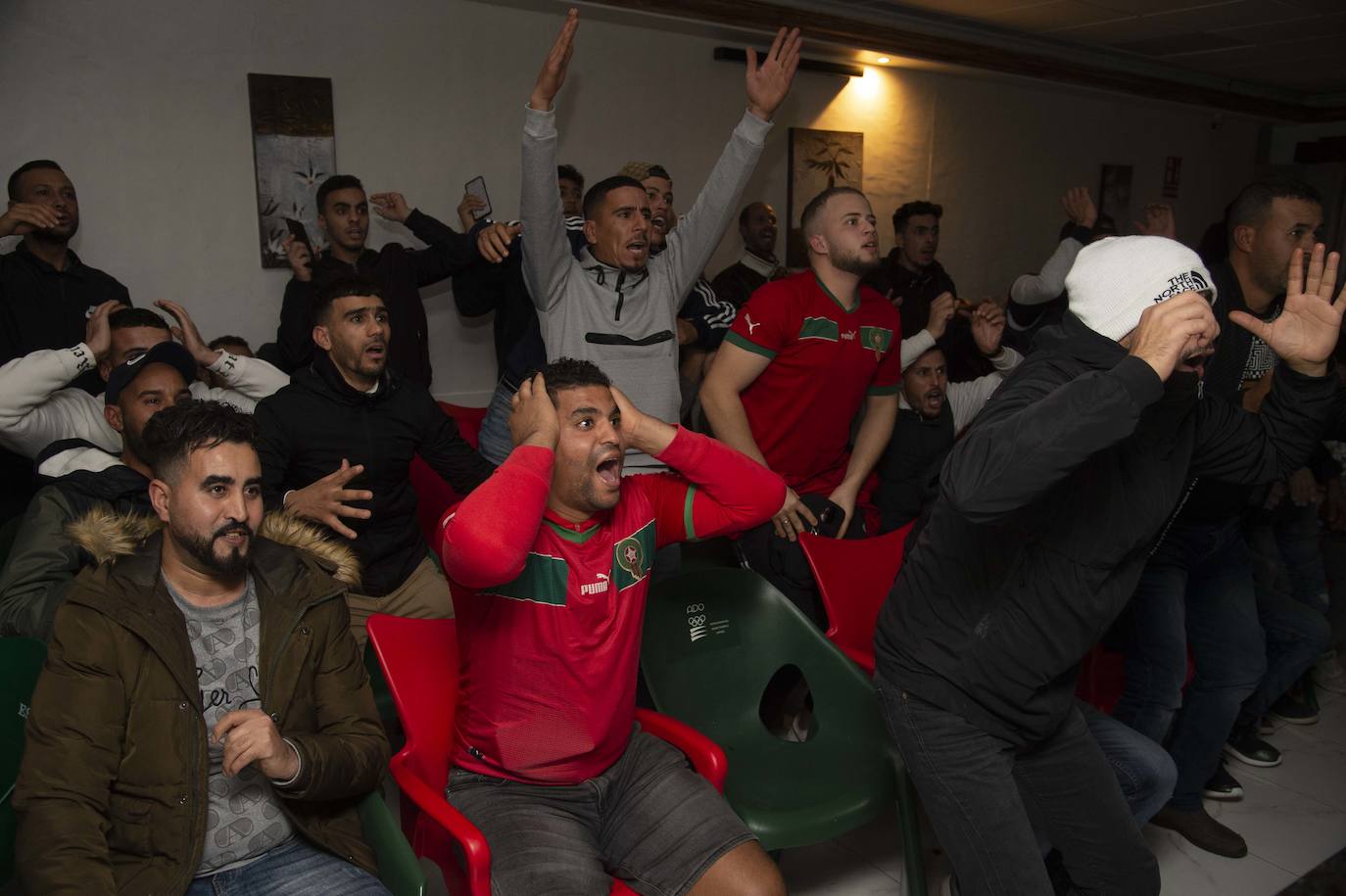 Fotos: Los aficionados de Marruecos se resignan tras la derrota ante Francia