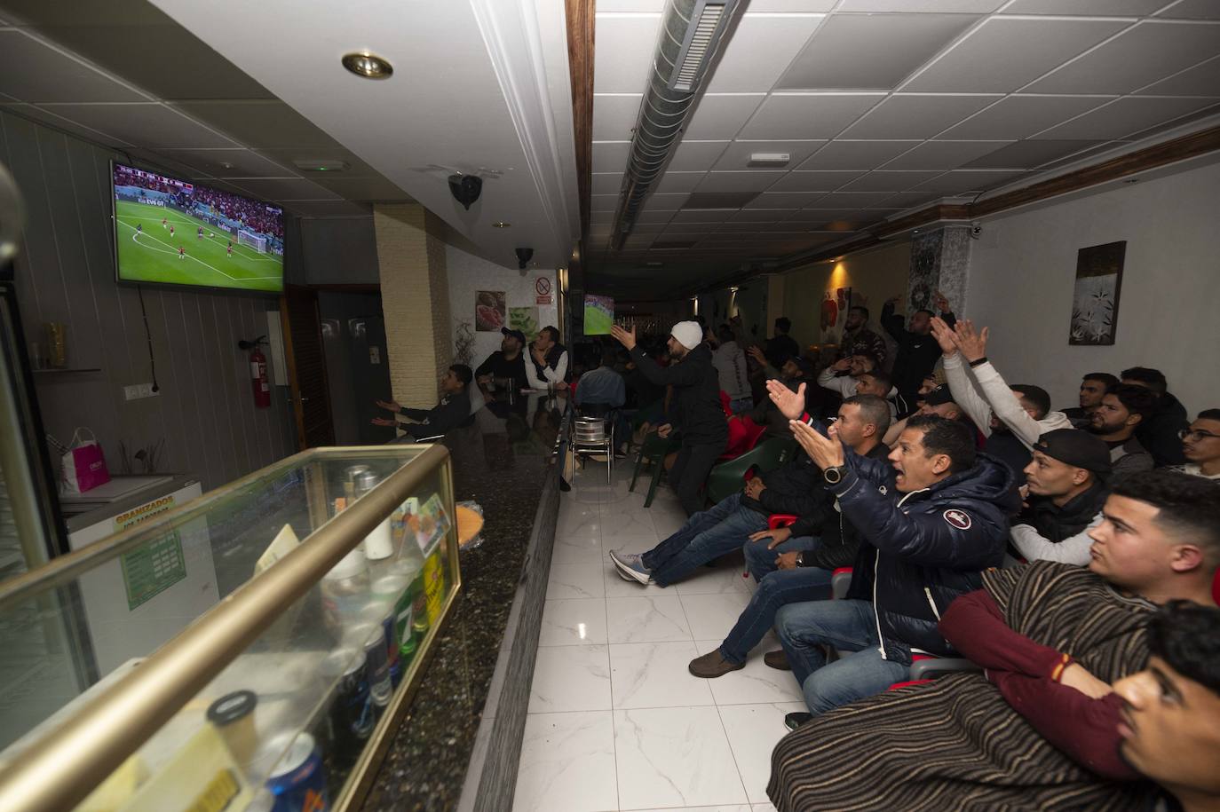 Fotos: Los aficionados de Marruecos se resignan tras la derrota ante Francia