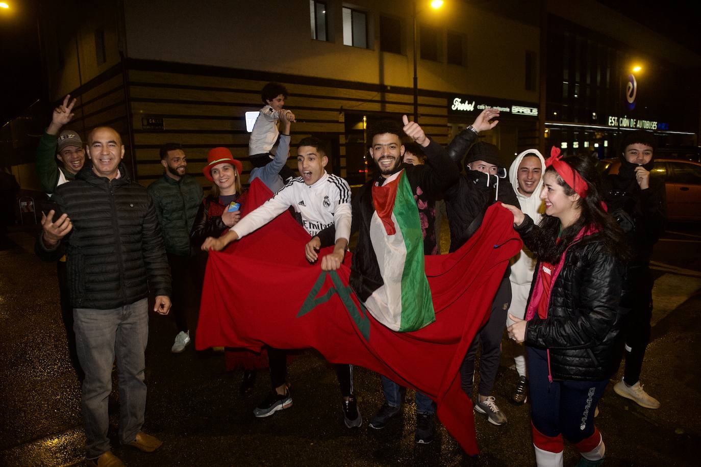 Fotos: Los aficionados de Marruecos se resignan tras la derrota ante Francia