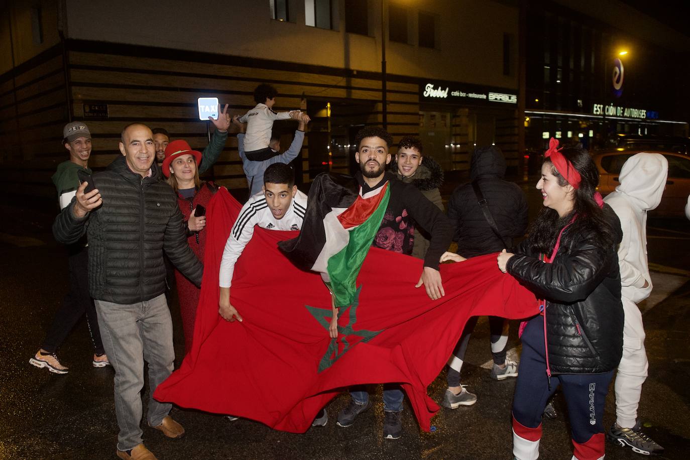 Fotos: Los aficionados de Marruecos se resignan tras la derrota ante Francia