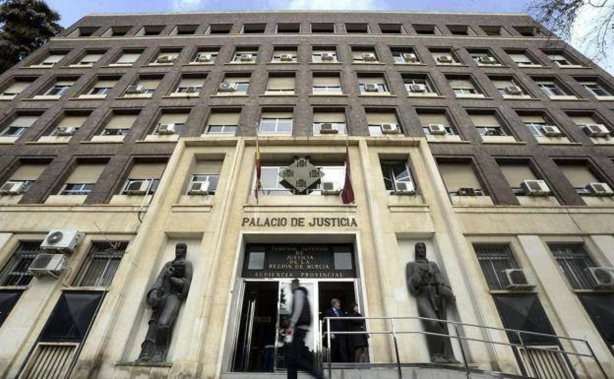 El TSJ rebaja la pena un año y medio al condenado por abusar sexualmente de una menor en Murcia al aplicar la ley del 'solo sí es sí'