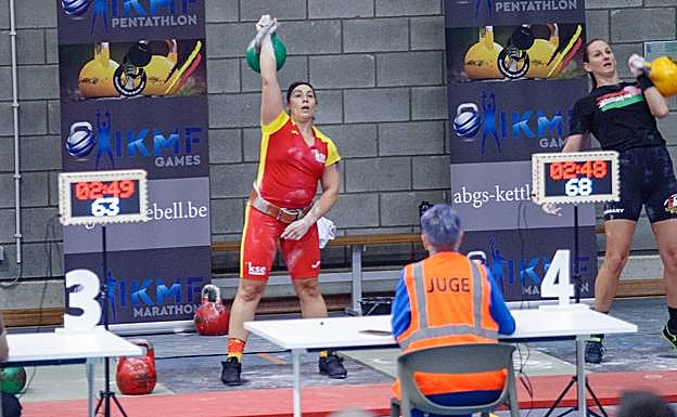 Esther Mora, durante una de las pruebas de pentatlón en el Mundial de Bélgica que ganó.