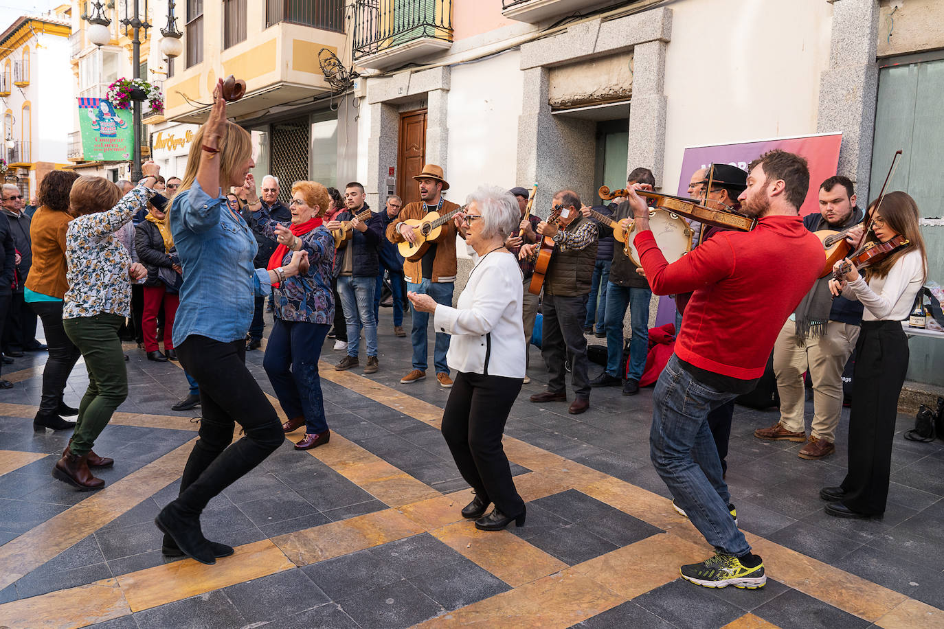 Fotos: Platillos y laúdes en la Corredera de Lorca