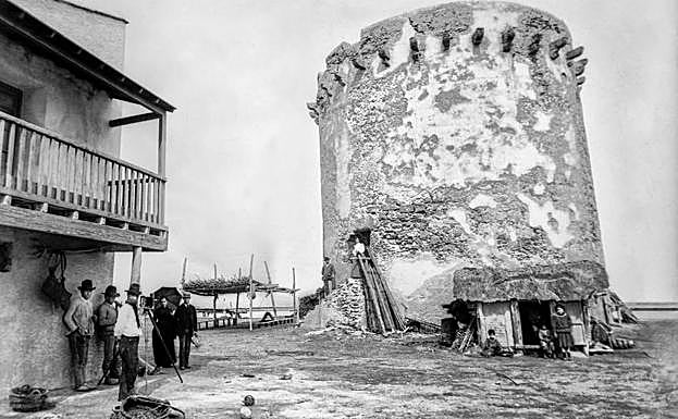 La Torre de la Encañizada. Fue construida para proteger a los pescadores de los corsarios berberiscos.