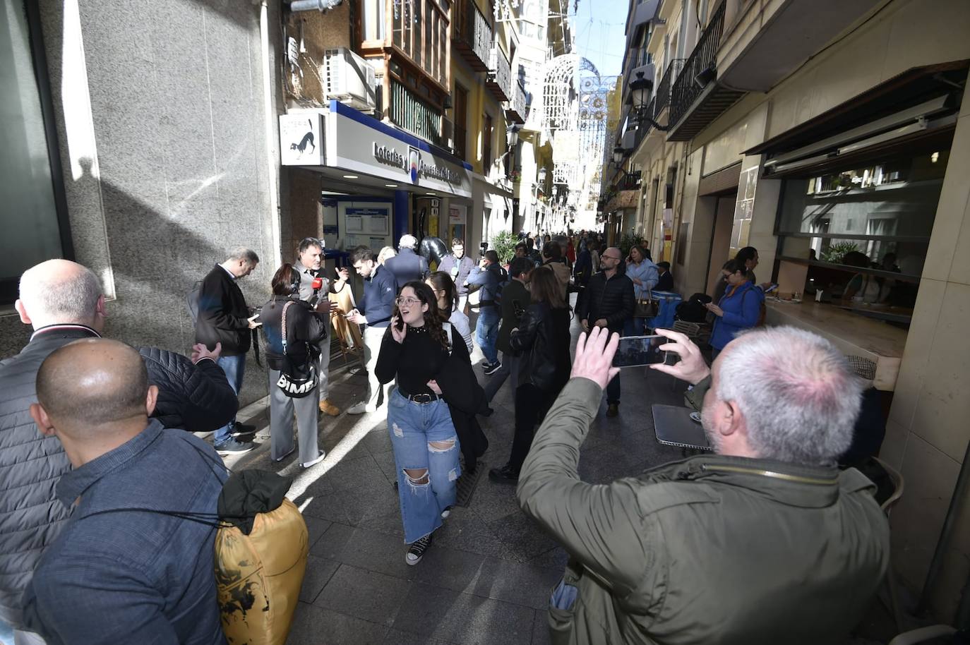 Fotos: Tres administraciones de la Región de Murcia reparten El Gordo