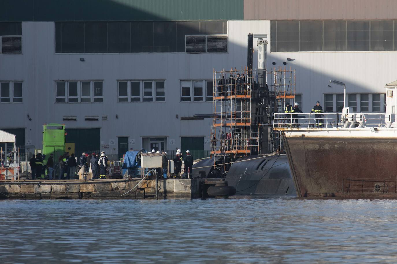 Fotos: Trabajos a flote del submarino S-81 en Cartagena