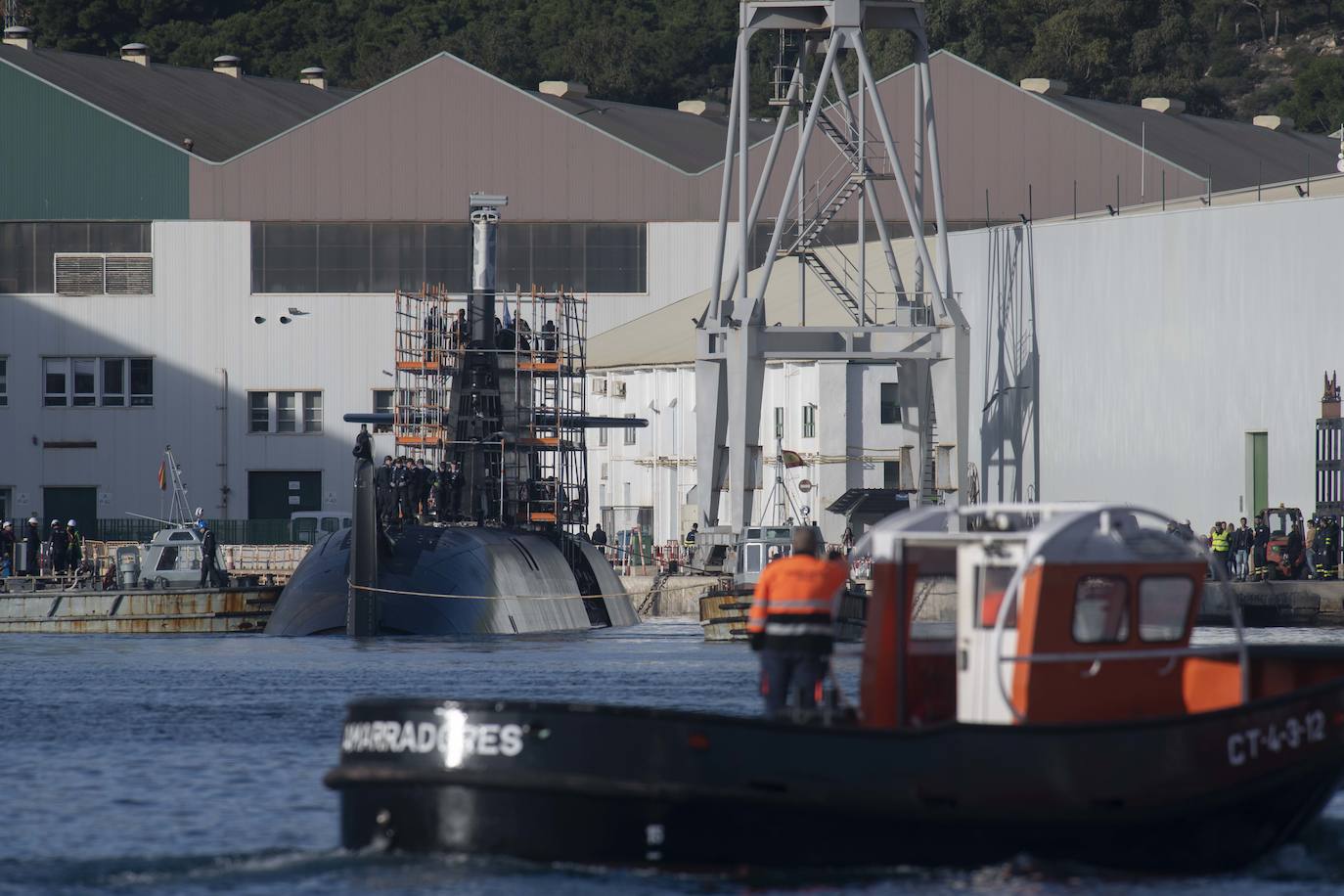 Fotos: Trabajos a flote del submarino S-81 en Cartagena