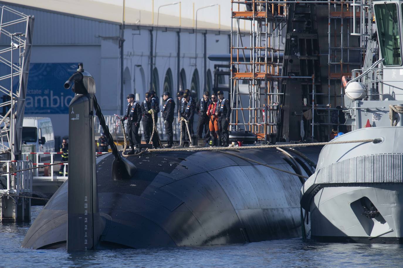 Fotos: Trabajos a flote del submarino S-81 en Cartagena