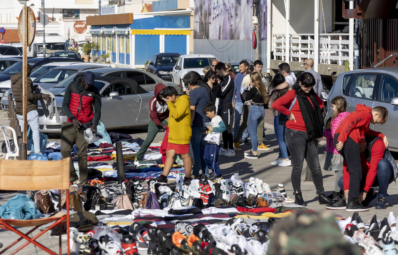 Fotos: Las altas temperaturas del 25 de diciembre llenan los restaurantes y las playas de La Manga