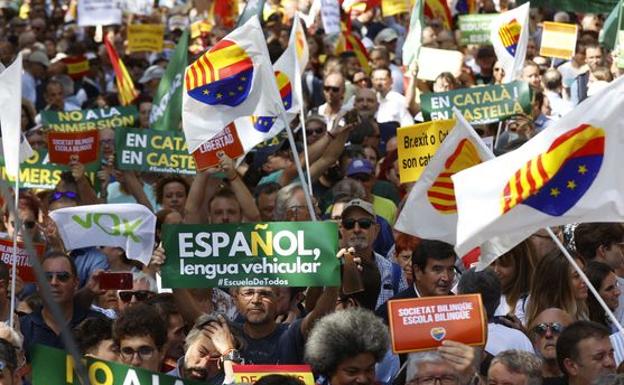 Maniifestación en Barcelona para el uso del castellano en las escuelas. 