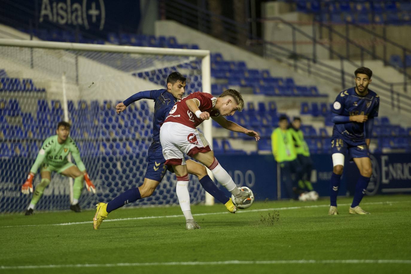 Fotos: Derbi benéfico del UCAM ante el Real Murcia