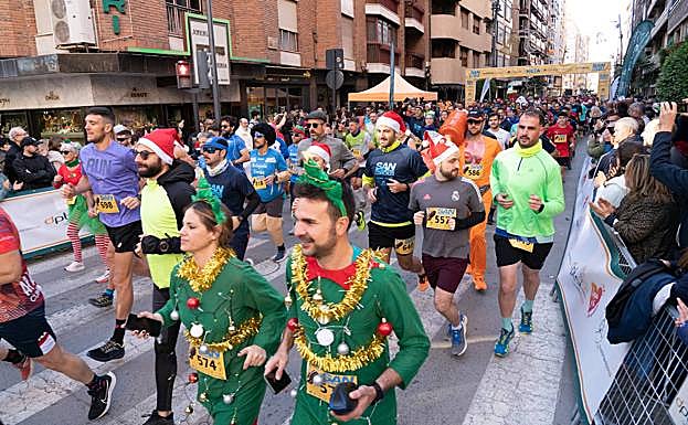 Corredores en la San Silvestre de Cartagena. 
