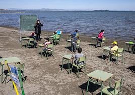 Alumnos del colegio de Los Nietos, en clase en una foto de archivo.