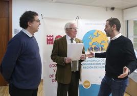 José María Ramos, José Antonio Cobacho y Ramón Mahía, este viernes en la presentación del estudio.