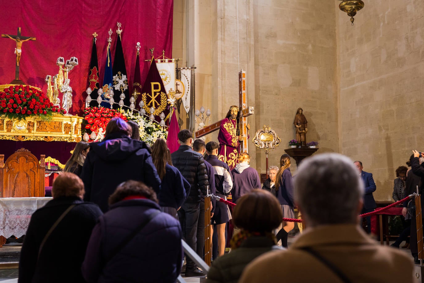 El besapié a Nuestro Padre Jesús de Orihuela, en imágenes