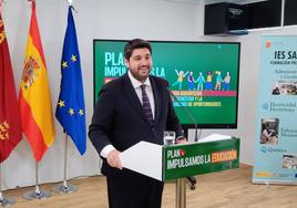 López Miras durante la presentación del plan 'Impulsamos la educación', este lunes.