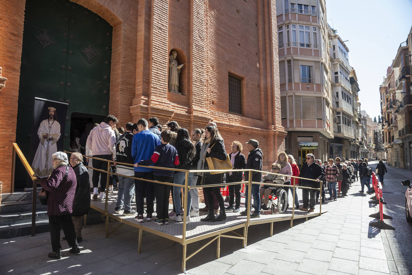 El besapié del Cristo de Medinaceli en Cartagena, en imágenes