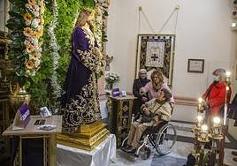 El besapié del Cristo de Medinaceli en Cartagena, en imágenes