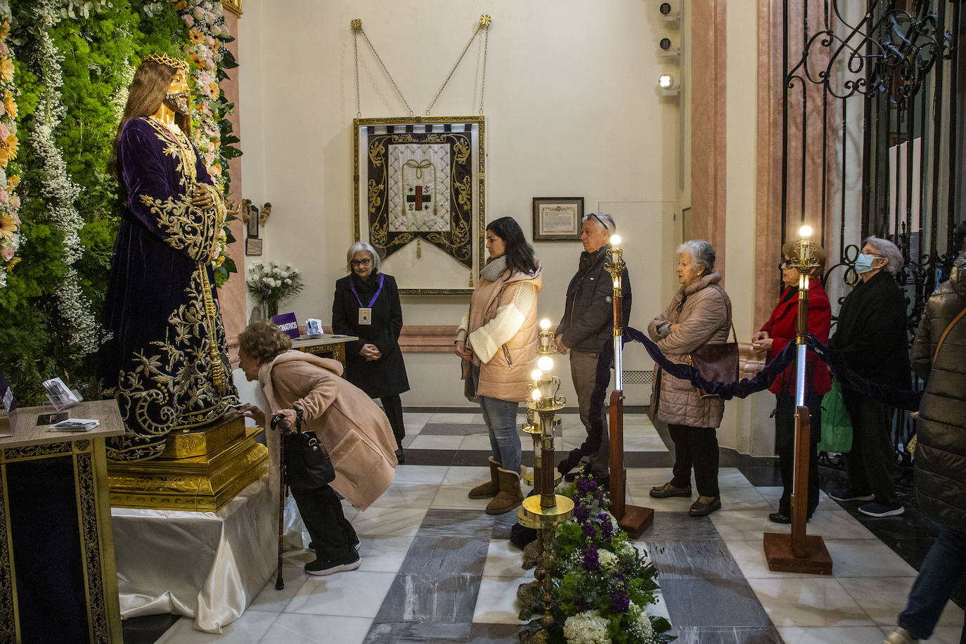 El besapié del Cristo de Medinaceli en Cartagena, en imágenes