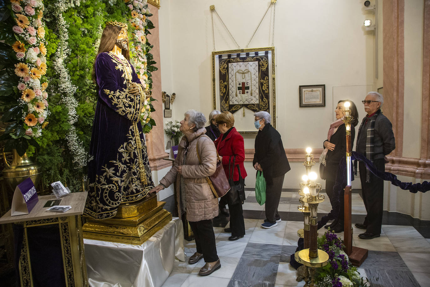 El besapié del Cristo de Medinaceli en Cartagena, en imágenes