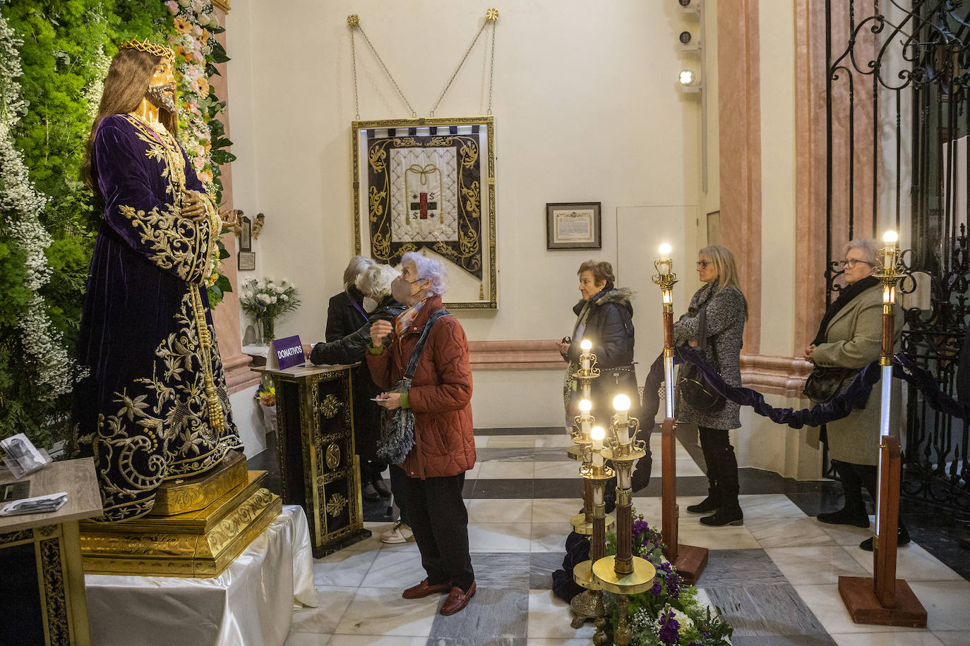 El besapié del Cristo de Medinaceli en Cartagena, en imágenes