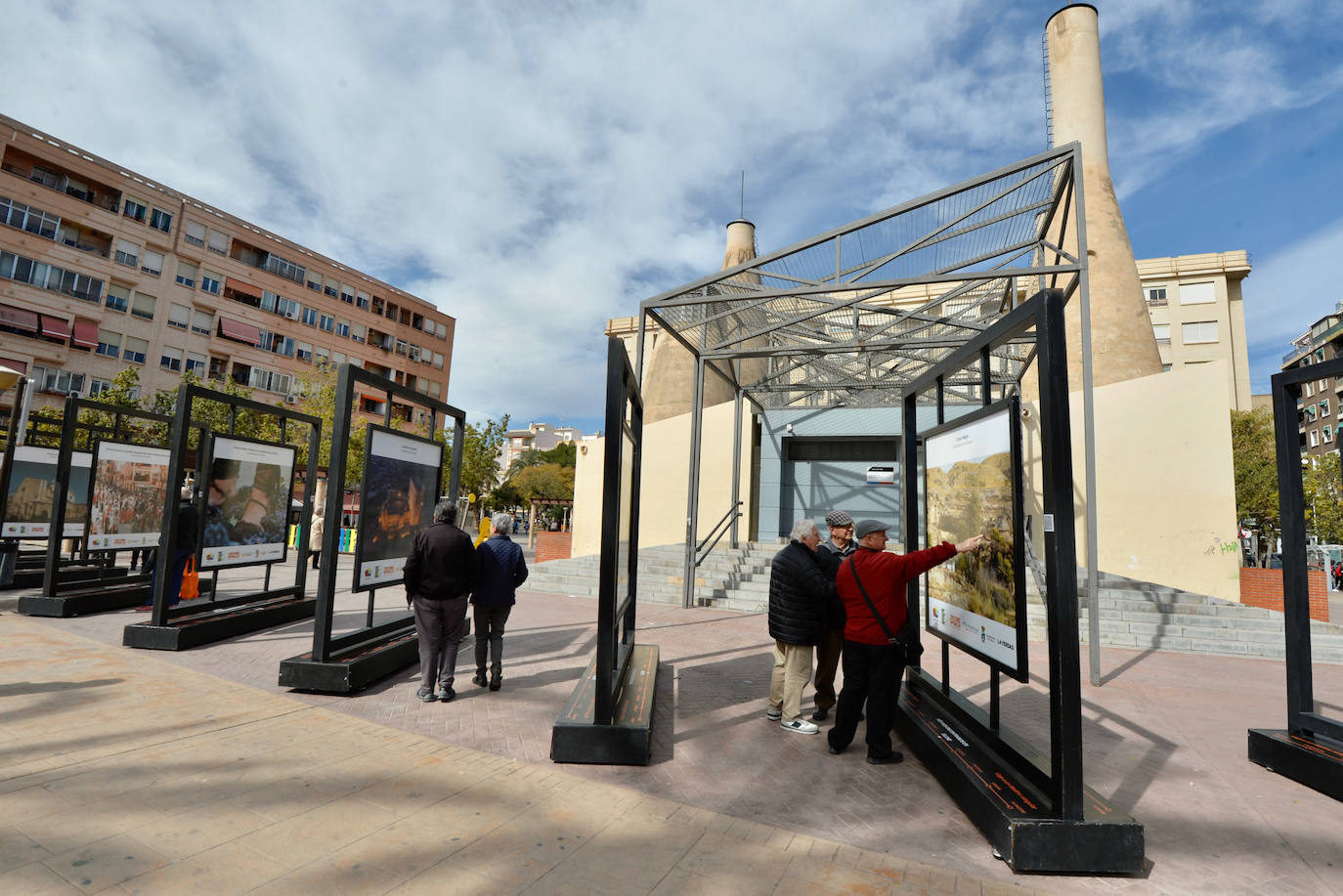 Elche acoge una exposición fotográfica que muestra los encantos del nordeste de la Región